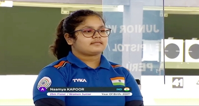 भारत की 14 वर्षीय निशानेबाज़ नाम्या कपूर ने लीमा में आई.एस.एस.एफ. जूनियर विश्व चैंपियनशिप में स्वर्ण पदक जीत लिया