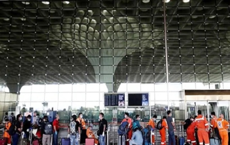 महाराष्‍ट्र और असम की सरकारों ने कोविड के नये वेरिएंट ऑमिक्रोन के मद्देनजर अंतर्राष्‍ट्रीय यात्रियों के लिए नये दिशानिर्देश जारी किए