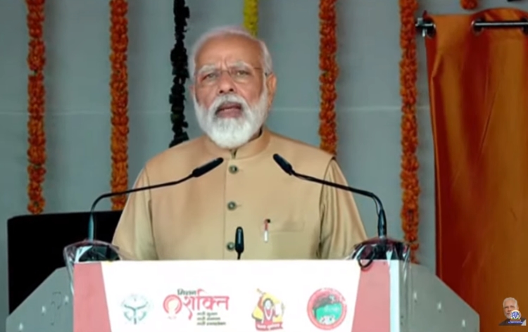 प्रधानमंत्री नरेंद्र मोदी ने प्रयागराज, स्व-सहायता समूहों की 16 लाख महिलाओं को एक हजार करोड़ रुपये हस्तांतरित किए, कार्यक्रम में 2 लाख से अधिक महिलायें शामिल