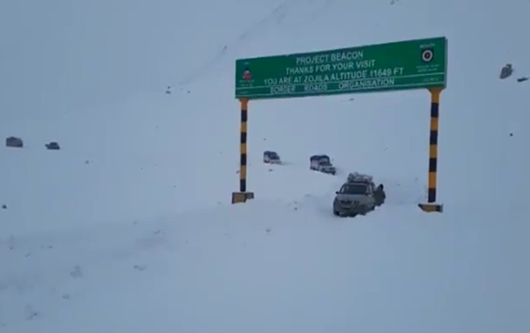 जम्मू-कश्मीर को लद्दाख से जोड़ने वाला जोजिला दर्रा जनवरी में पहली बार वाहनों के आवागमन के लिए खुला