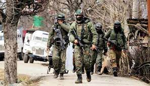 जम्‍मू-कश्‍मीर के पुलवामा जिले में सुरक्षाबलों से मुठभेड़ में तीन आतंकवादी मारे गए