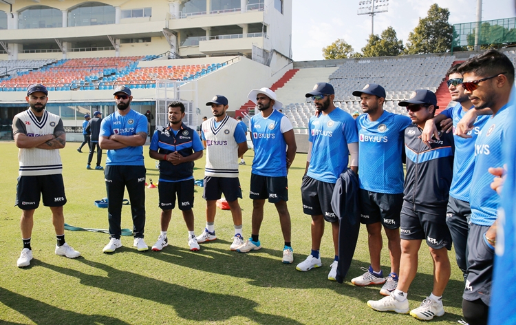 क्रिकेट में भारत और श्रीलंका के बीच पहला टेस्ट मैच आज से मोहाली में शुरू हो रहा है