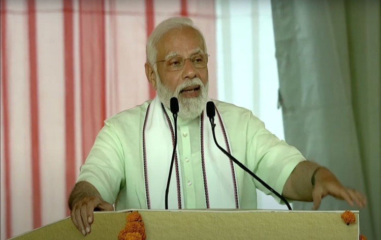 प्रधानमंत्री नरेंद्र मोदी ने बापू के ग्रामीण विकास और ग्राम स्‍वराज के सपने को साकार करने का आह्वान किया