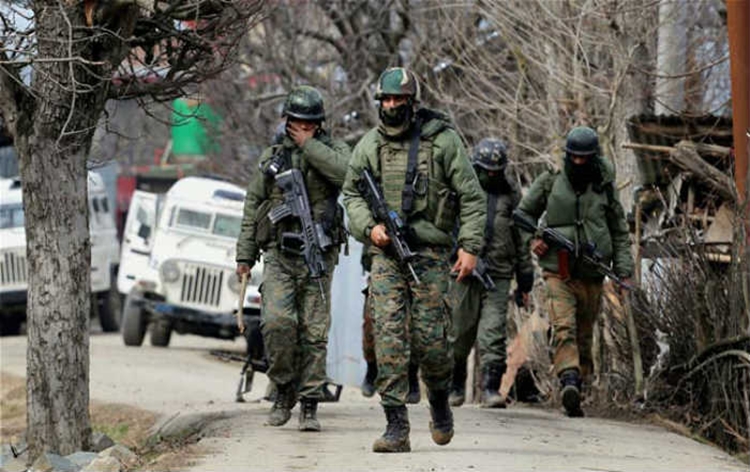 सुरक्षा बलों ने जम्‍मू-कश्‍मीर के कुपवाडा जिले में नियंत्रण रेखा के निकट घुसपैठ का प्रयास विफल किया, दो आतंकी मारे गए