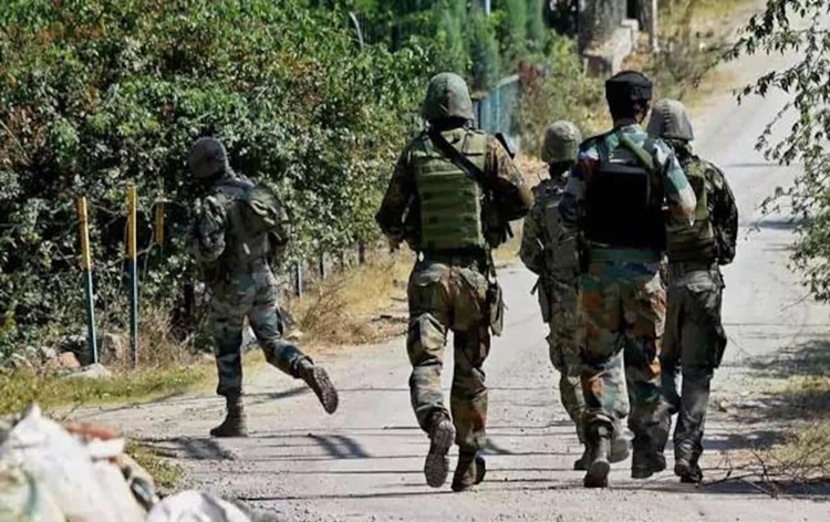 जम्‍मू-कश्‍मीर के अनंतनाग जिले में सुरक्षा बलों के साथ मुठभेड में दो आतंकवादी मारे गए