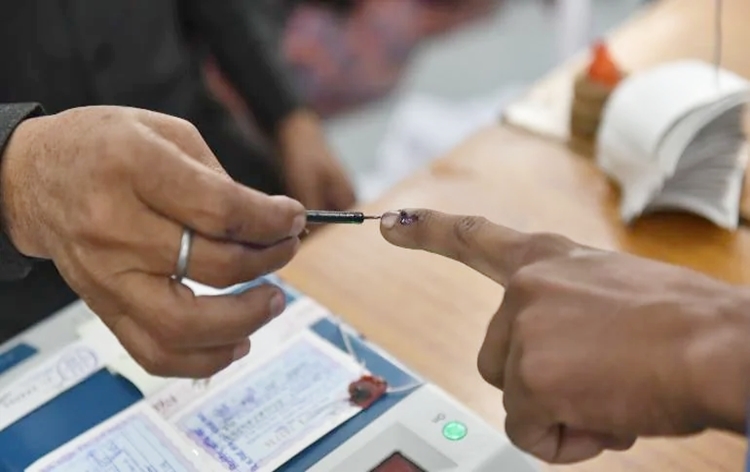 हिमाचल प्रदेश विधानसभा चुनाव के मतदान के लिए सभी तैयारियां पूरी, गुजरात में प्रचार अभियान ने तेजी पकड़ी