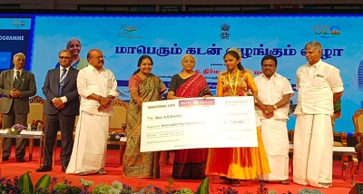वित्‍त मंत्री निर्मला सीतारमण ने तमिलनाडु के कोयंबटूर में प्रधानमंत्री ऋण योजनाओं के तहत ऋण वितरित किये