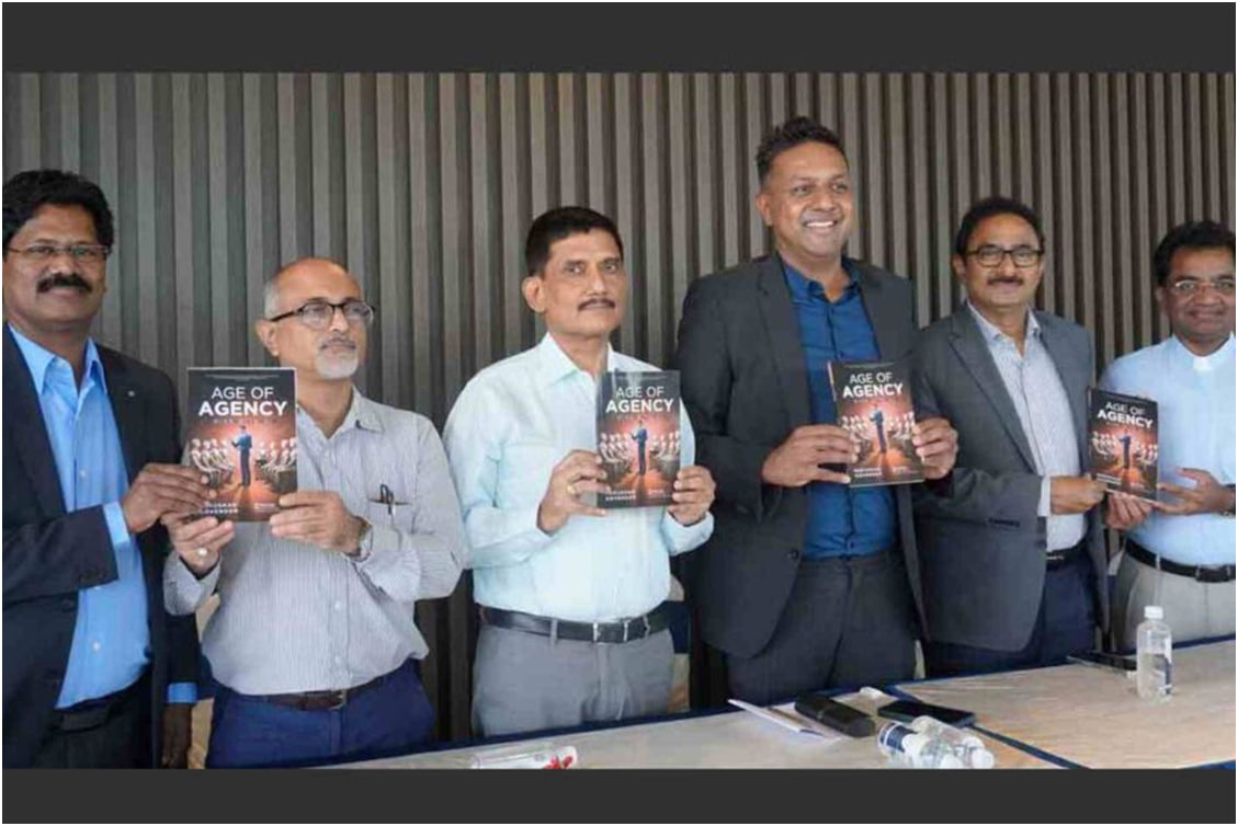माइक्रोसॉफ्ट के पूर्व कार्यकारी ने हैदराबाद में अपनी पुस्तक लॉन्च की :-